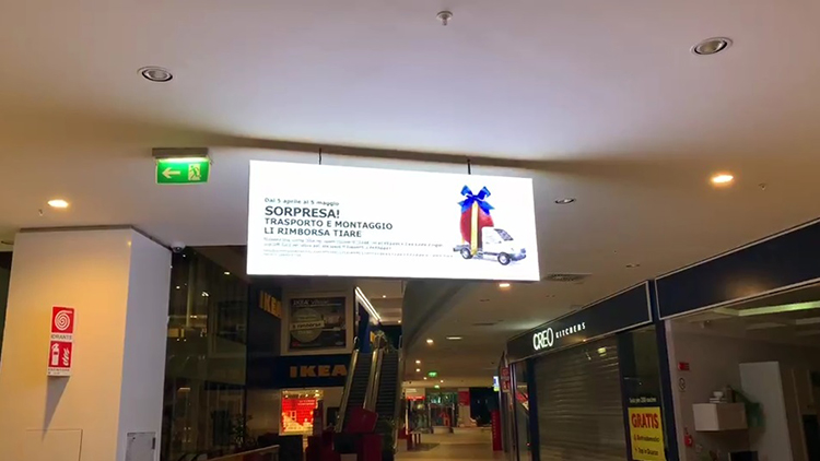 Italy Shopping Center Double-sided P4 Indoor Advertising LED Display